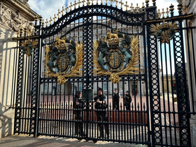 إجراءات أمنية استثنائية وتحضيرات تاريخية.. هكذا تستعد لندن لحفل تتويج الملك تشارلز الثالث