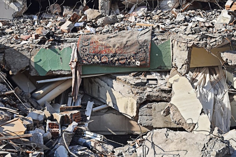 اثار الزلزال على منزل محمد براء
