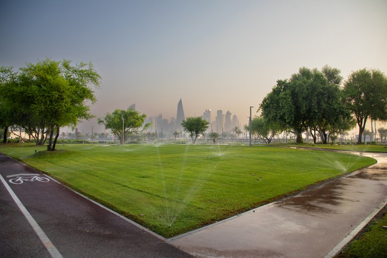 4- حديقة البدع – موقع الحدث- أحد المعالم التي تجسد رؤية قطر لتجميل المدن والطرقات ( الجزيرة)