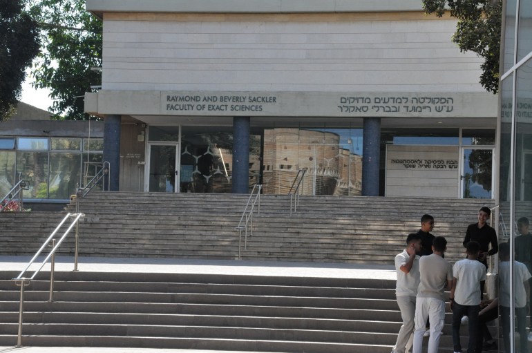 كلية العلوم الدقيقة في جامعة تل أبيب.