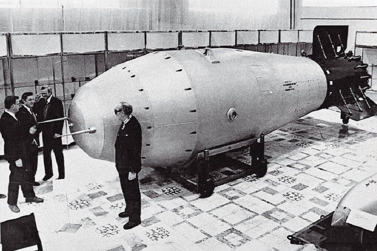 "قنبلة القيصر"، التي فجرها الاتحاد السوفيتي سابقا عام 1961، وتنتمي إلى النوع الأكثر تدميرا، وهو القنابل الهيدروجينية الصحافة الروسية
