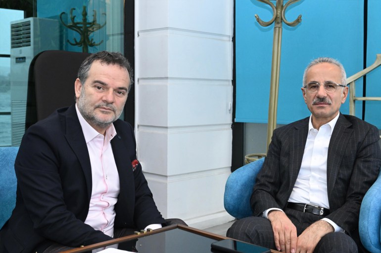 مقابلة صحفية مع وزير المواصلات والبنية التحتية التركية عبدالقادر أورال أوغلو بخصوص مشروع طريق التنمية
